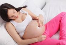 รอยแตกลายระหว่างตั้งครรภ์: สาเหตุและการรักษา