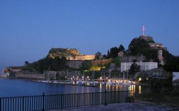 สวรรค์ของ Emerald - เกาะ Corfu บนแผนที่