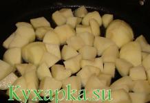 Cartofi înăbușiți cu ficat (pui, porc sau piele de vacă)